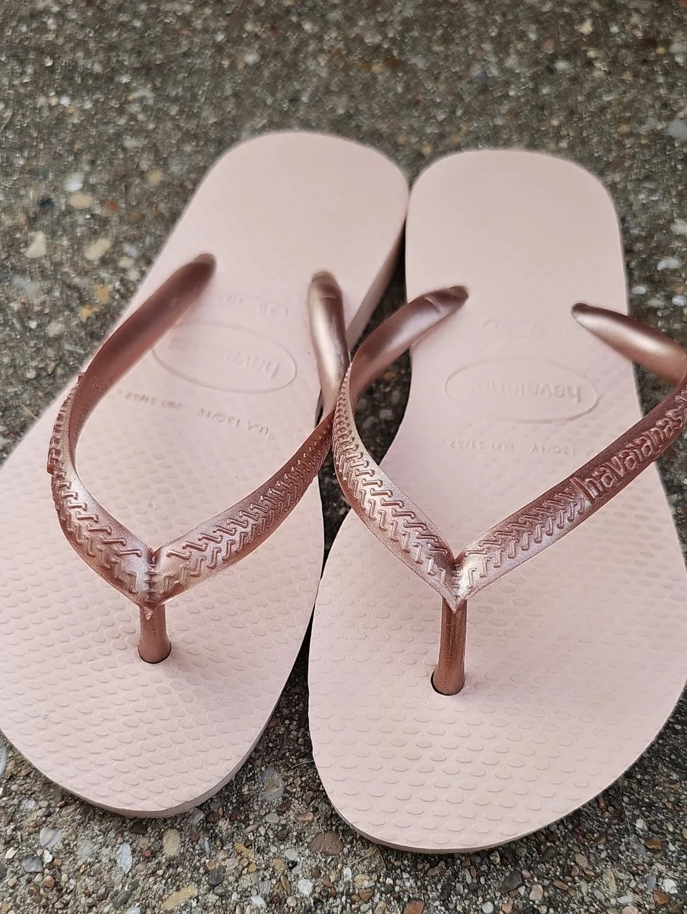 Havaianas Powder Pink Rose Gold Flip Flops Youth Girls 13/1 29-30 Thong Sandals